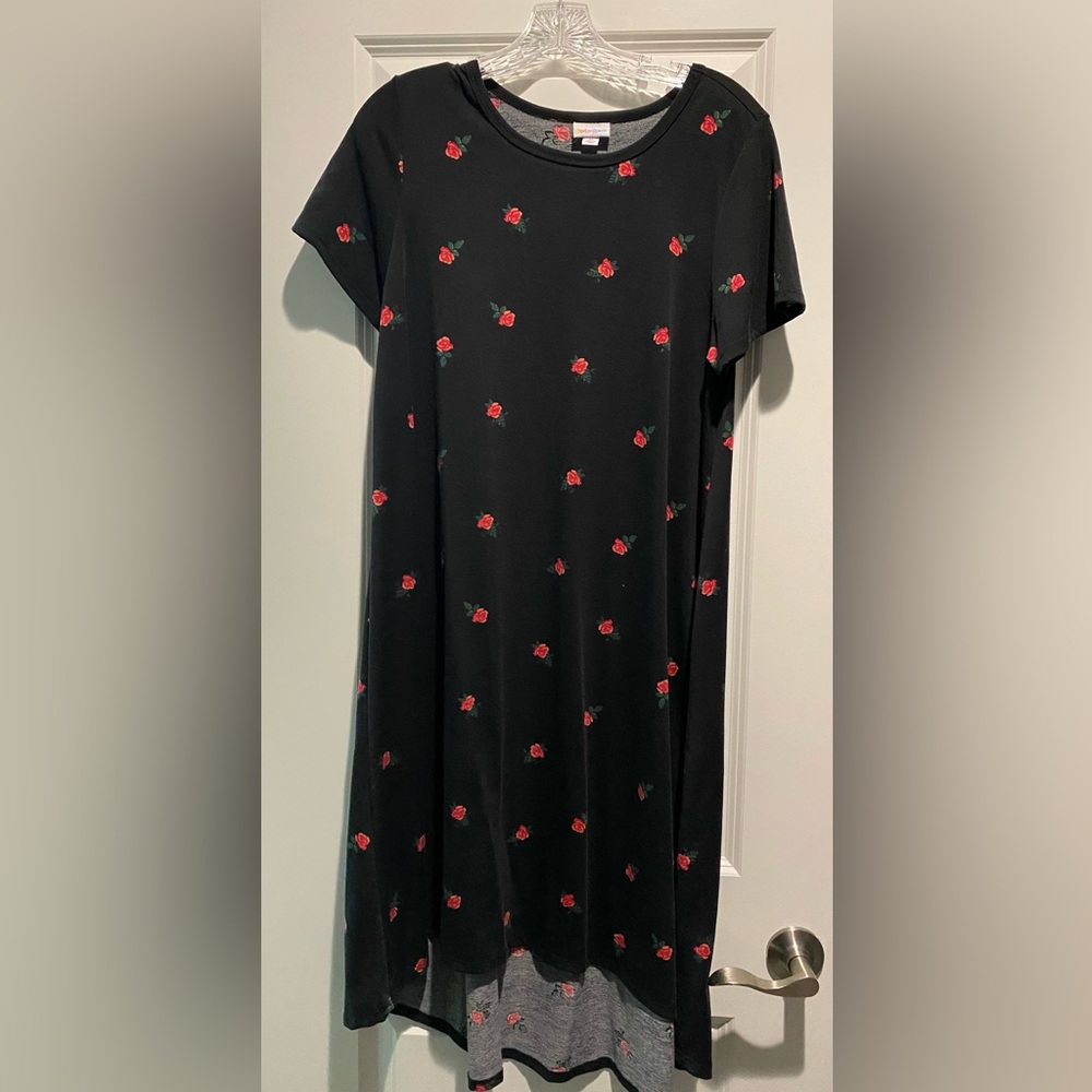Lularoe swing dress. Like new! Size M. Black with red roses pattern!